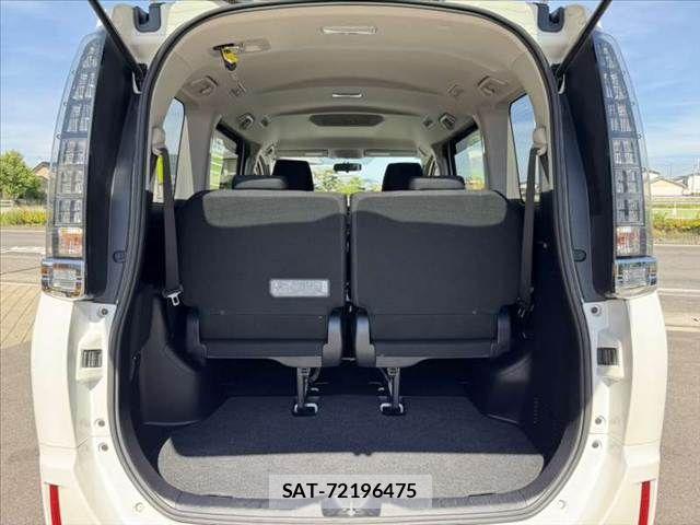 Toyota VOXY 2016-07 8075372-19