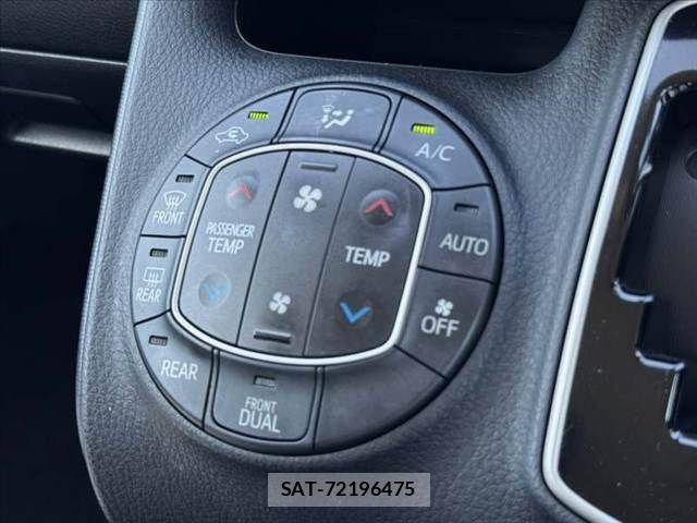 Toyota VOXY 2016-07 8075372-22