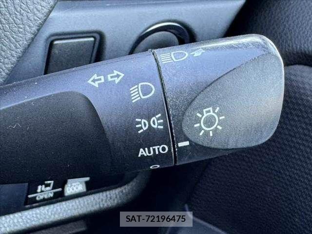 Toyota VOXY 2016-07 8075372-23