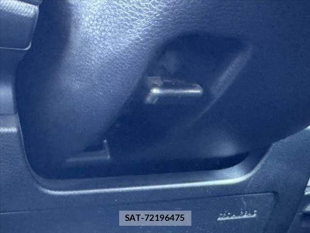 Toyota VOXY 2016-07 8075372-27