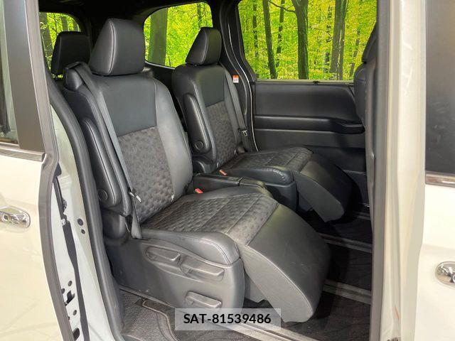Toyota VOXY 2023-11 8076076-10
