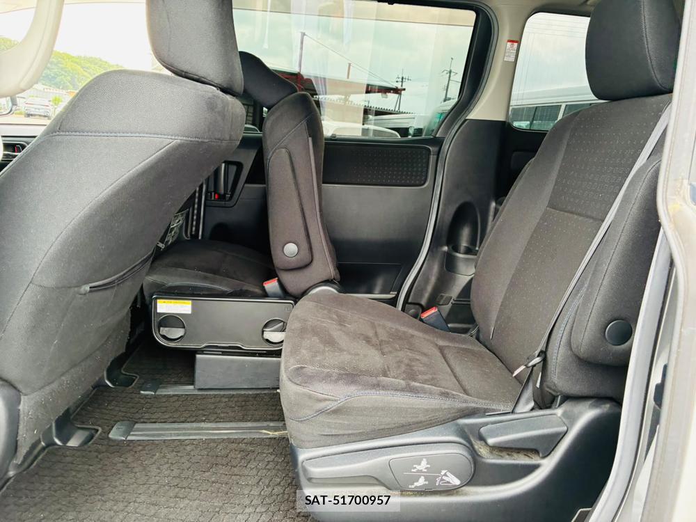 Toyota VOXY 2015-04 7891127-9