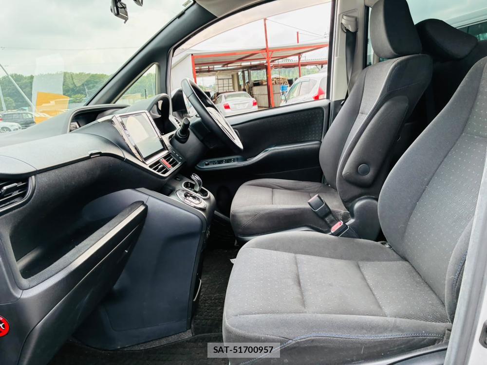 Toyota VOXY 2015-04 7891127-10