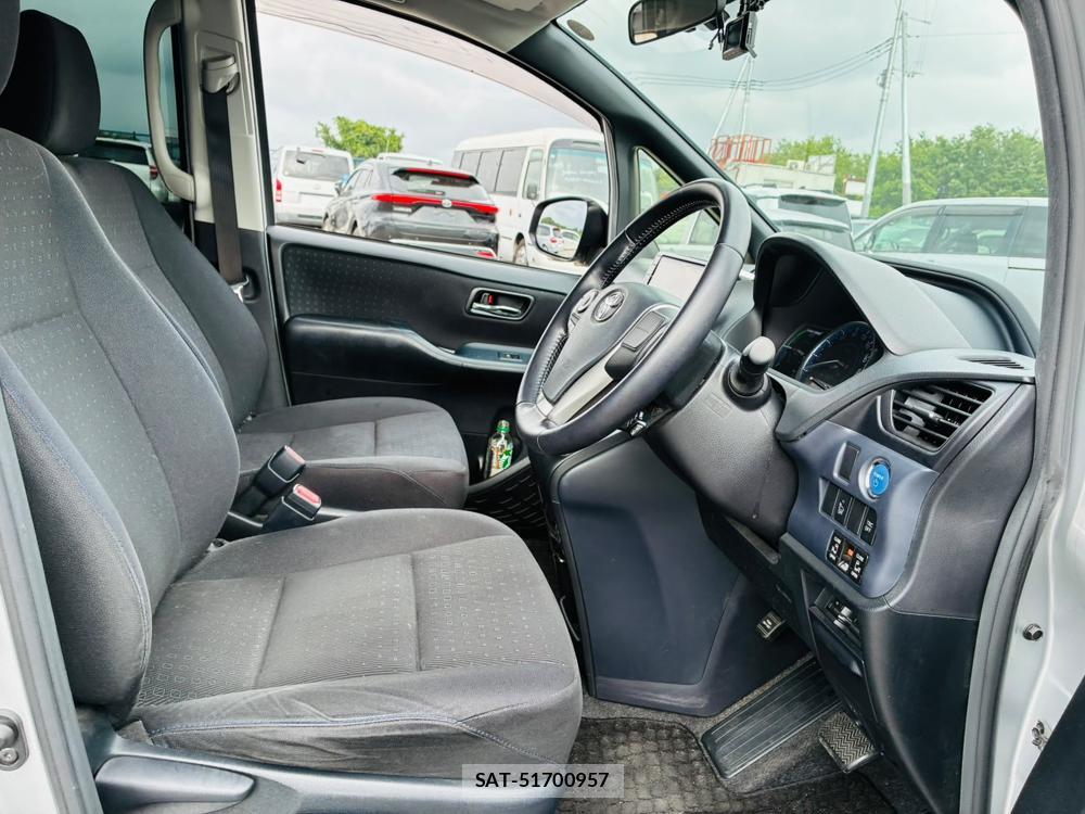 Toyota VOXY 2015-04 7891127-11