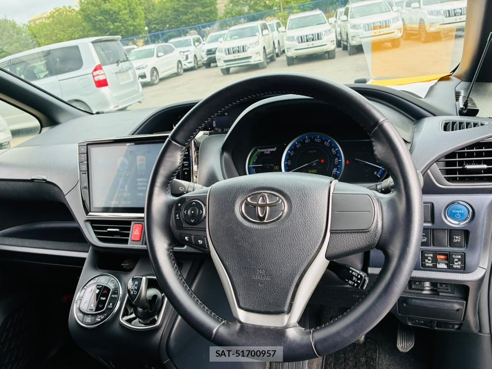 Toyota VOXY 2015-04 7891127-14