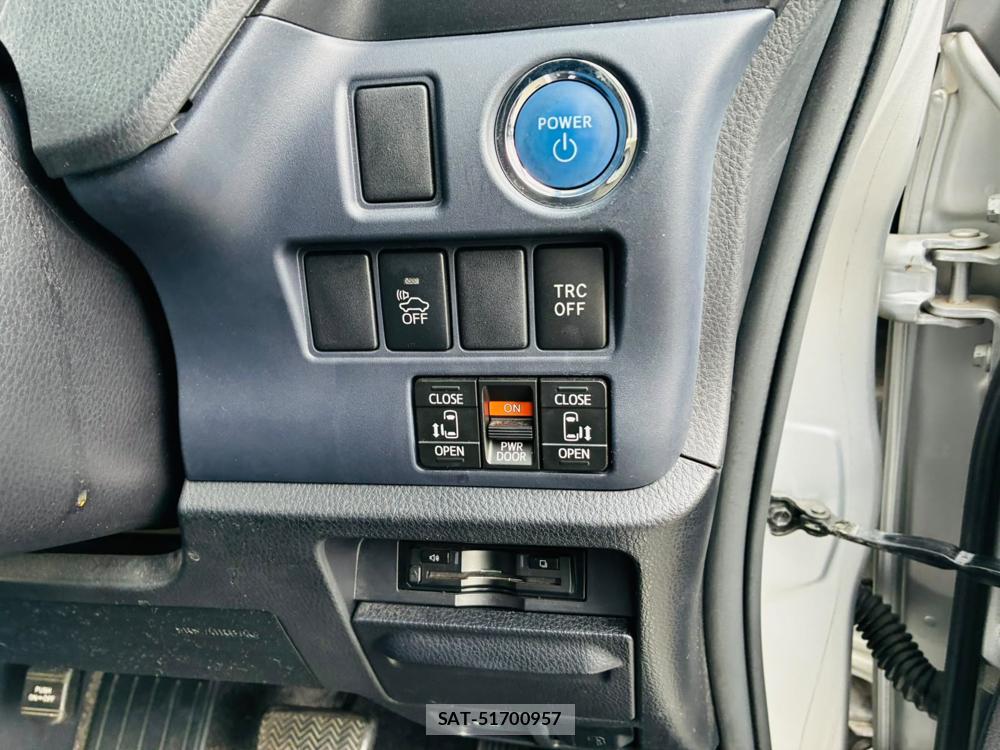 Toyota VOXY 2015-04 7891127-16