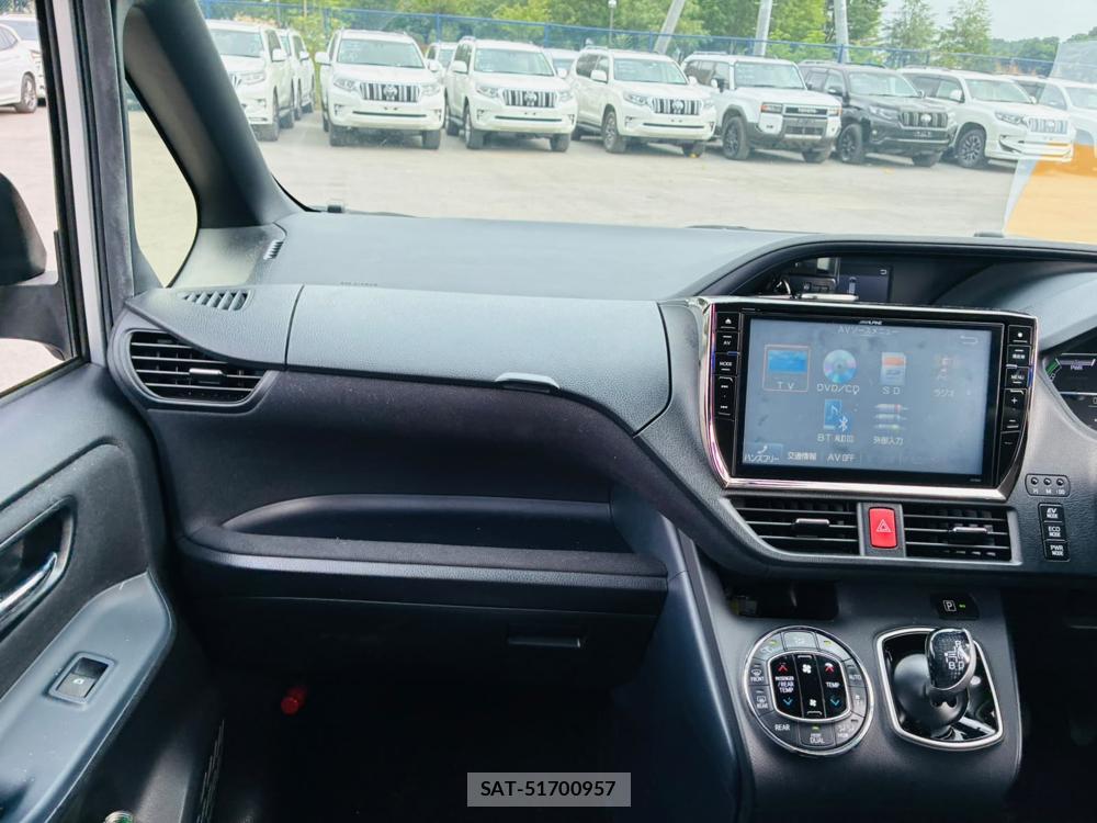 Toyota VOXY 2015-04 7891127-17