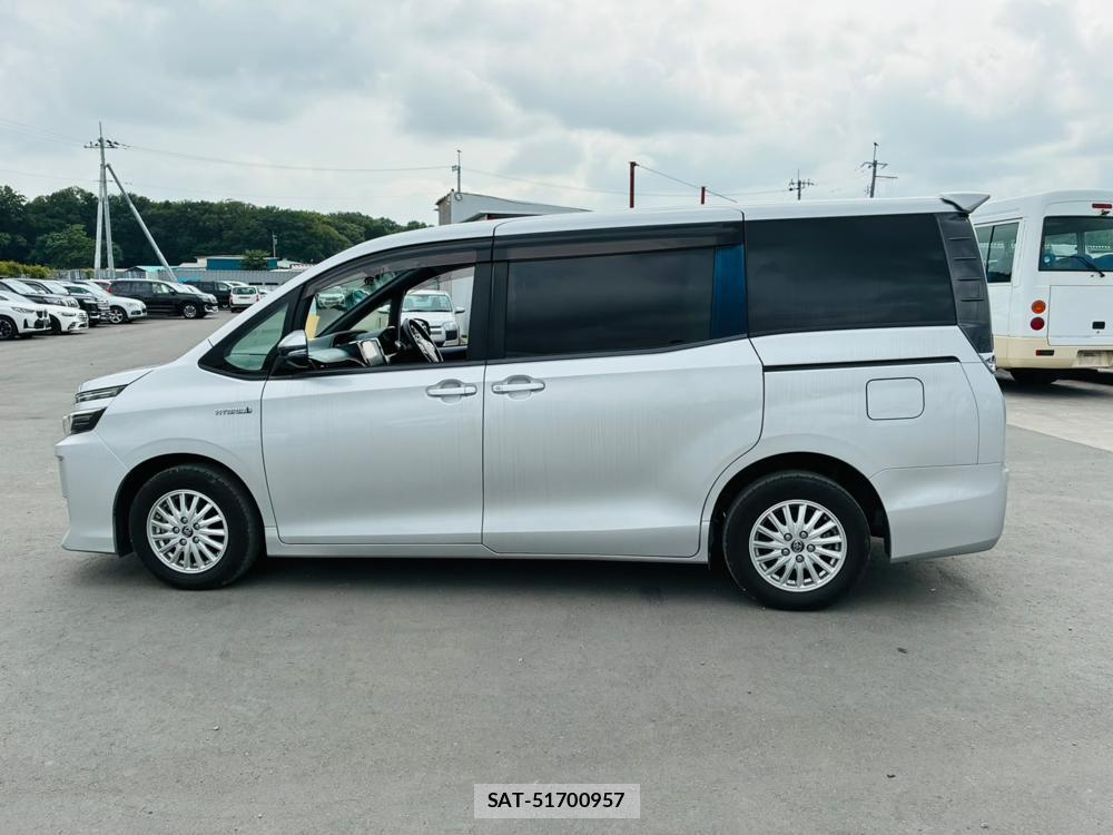 Toyota VOXY 2015-04 7891127-1