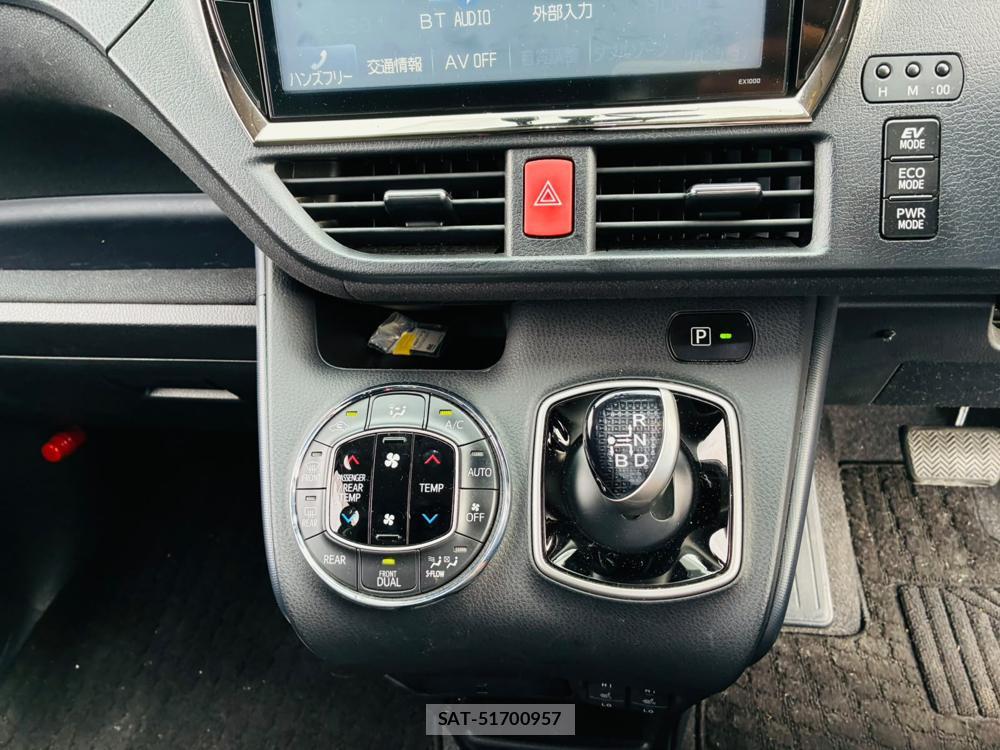 Toyota VOXY 2015-04 7891127-19