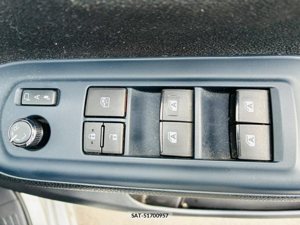 Toyota VOXY 2015-04 7891127-21