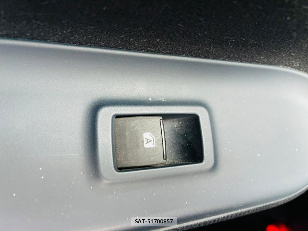 Toyota VOXY 2015-04 7891127-23