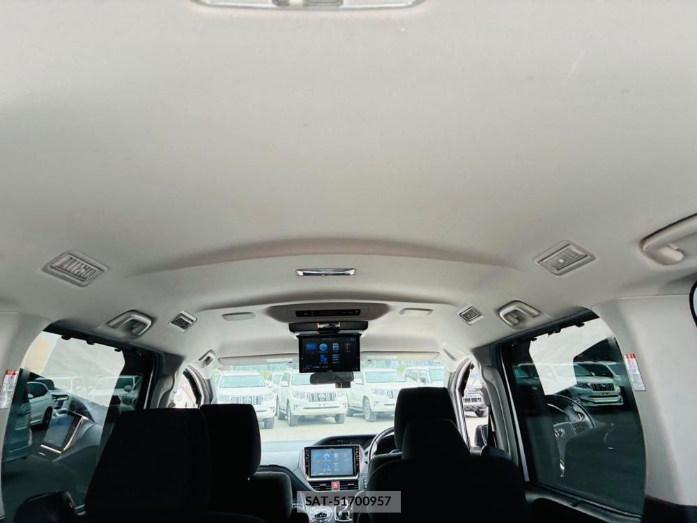 Toyota VOXY 2015-04 7891127-24