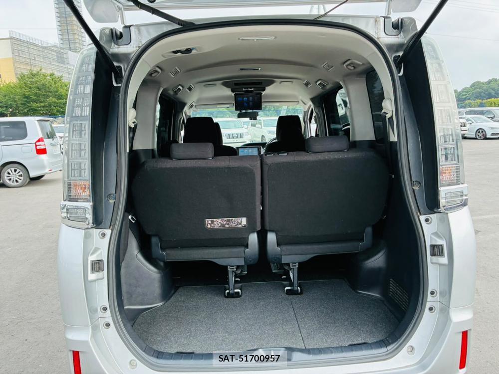 Toyota VOXY 2015-04 7891127-25