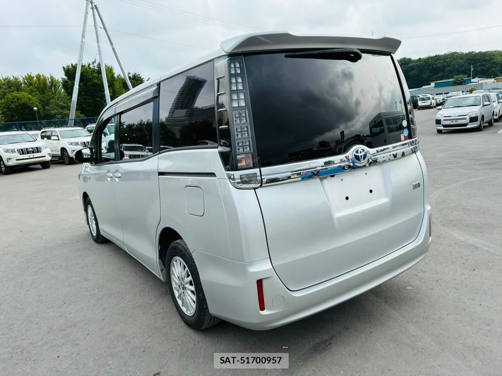 Toyota VOXY 2015-04 7891127-2