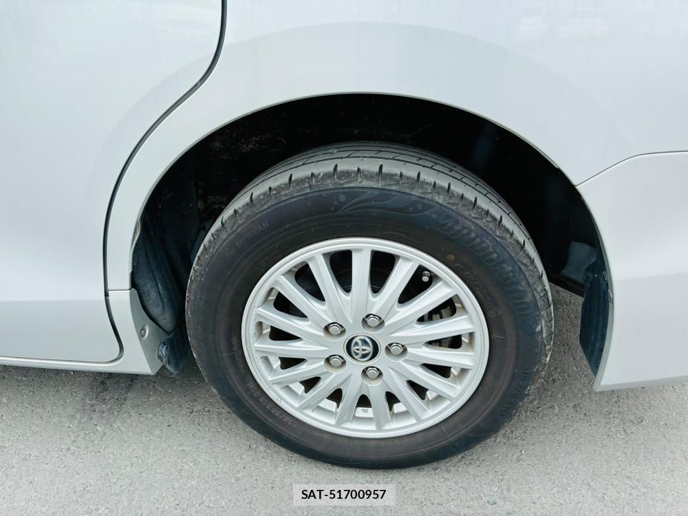Toyota VOXY 2015-04 7891127-30