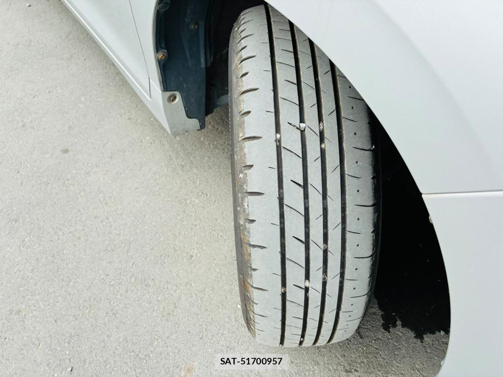 Toyota VOXY 2015-04 7891127-32