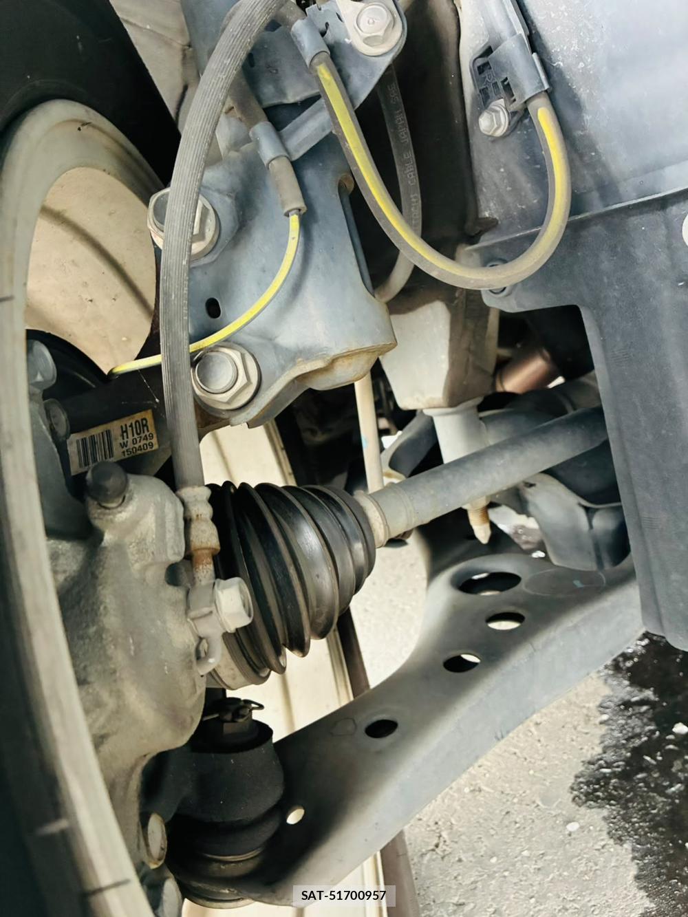 Toyota VOXY 2015-04 7891127-33