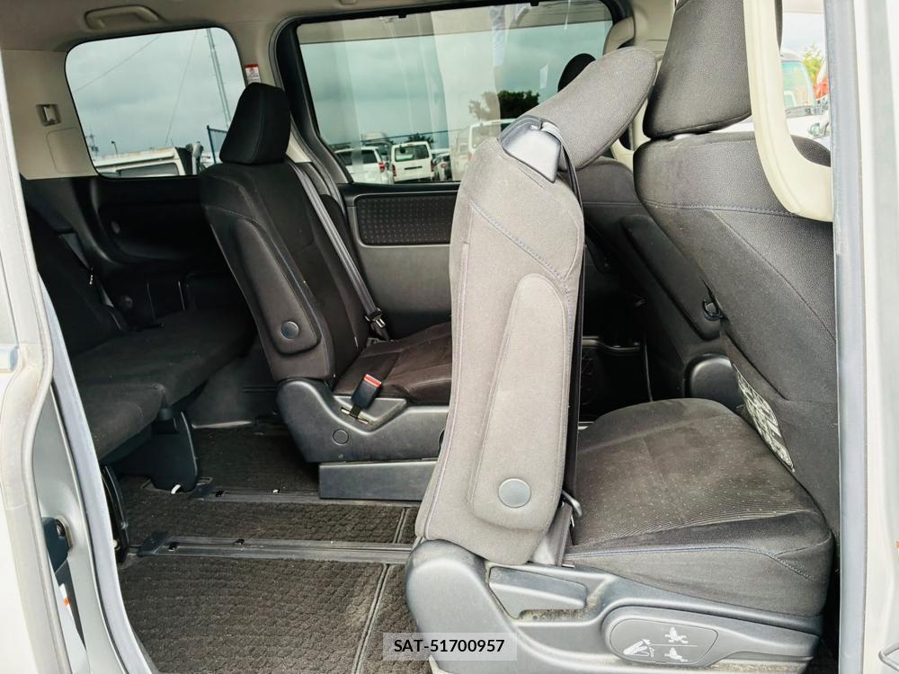Toyota VOXY 2015-04 7891127-8