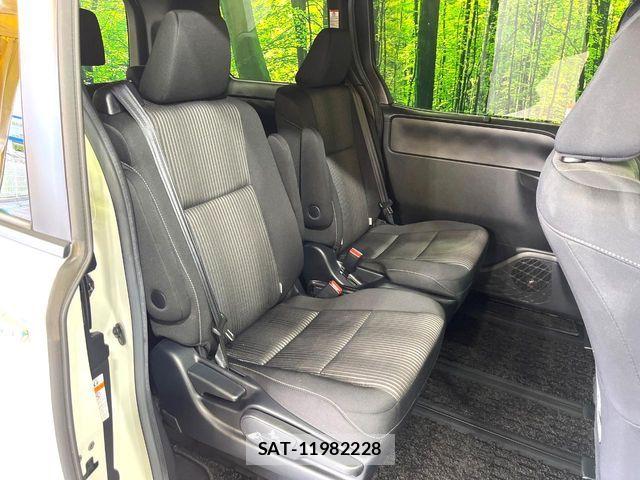 Toyota VOXY 2019-02 8076085-9