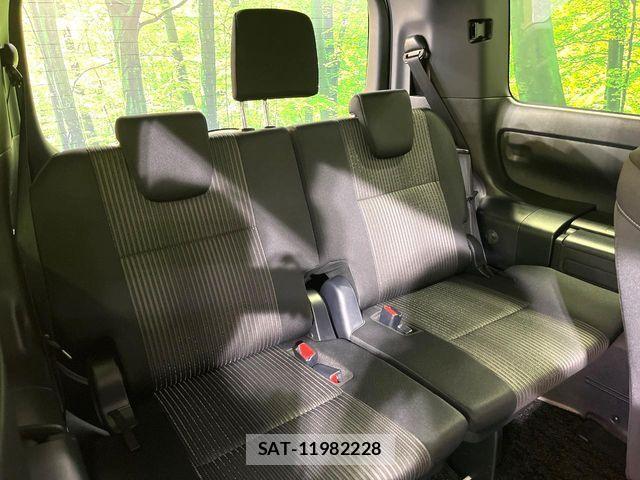 Toyota VOXY 2019-02 8076085-10