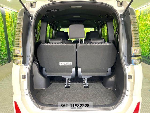 Toyota VOXY 2019-02 8076085-11