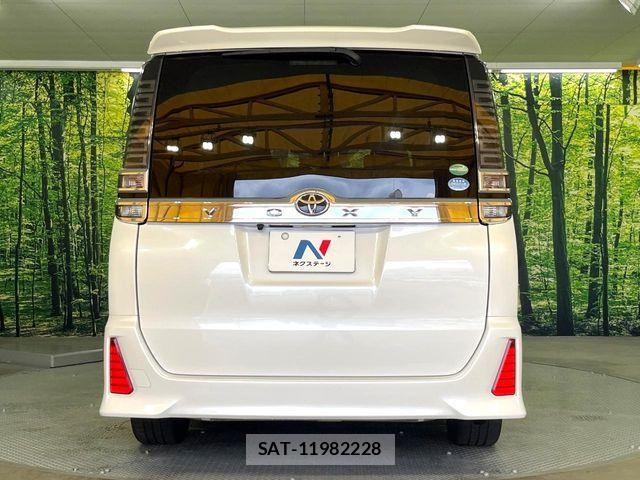 Toyota VOXY 2019-02 8076085-13