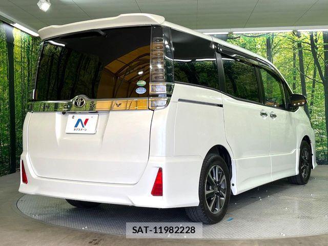 Toyota VOXY 2019-02 8076085-15
