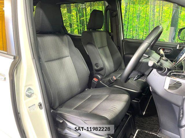 Toyota VOXY 2019-02 8076085-8