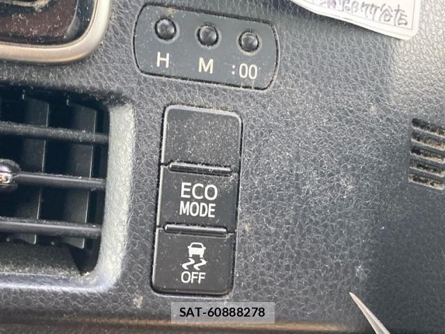 Toyota VOXY 2015-03 8076096-16