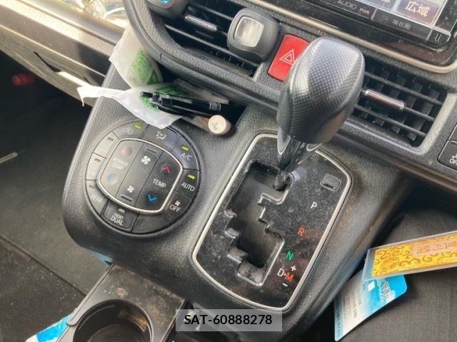Toyota VOXY 2015-03 8076096-17