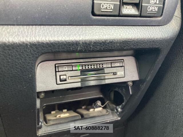 Toyota VOXY 2015-03 8076096-20