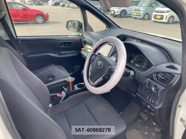 Toyota VOXY 2015-03 8076096-3