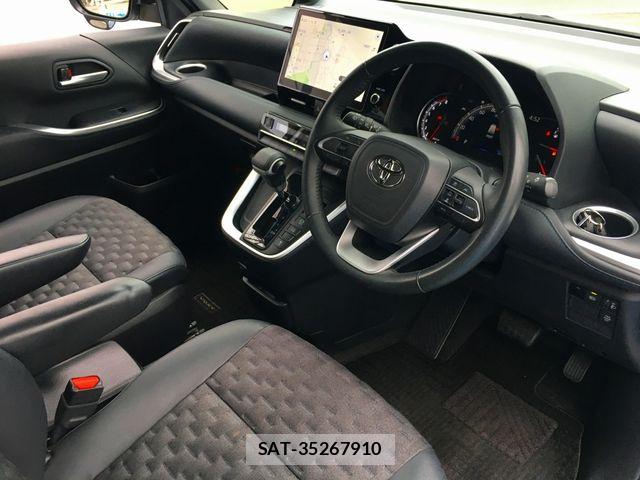 Toyota VOXY 2023-03 8076079-16