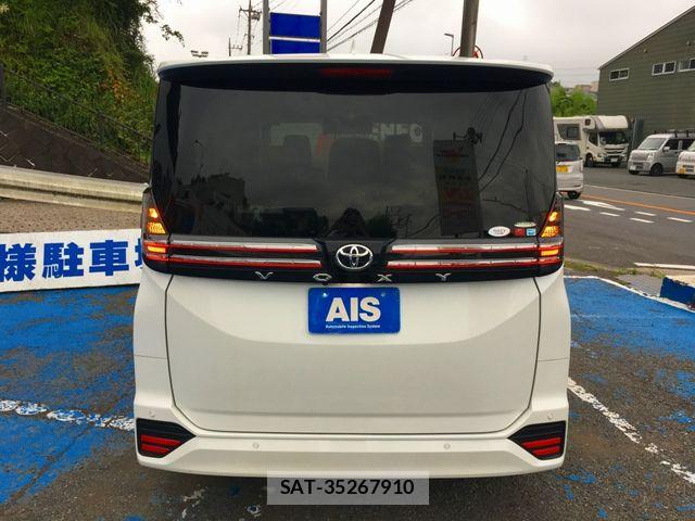 Toyota VOXY 2023-03 8076079-7