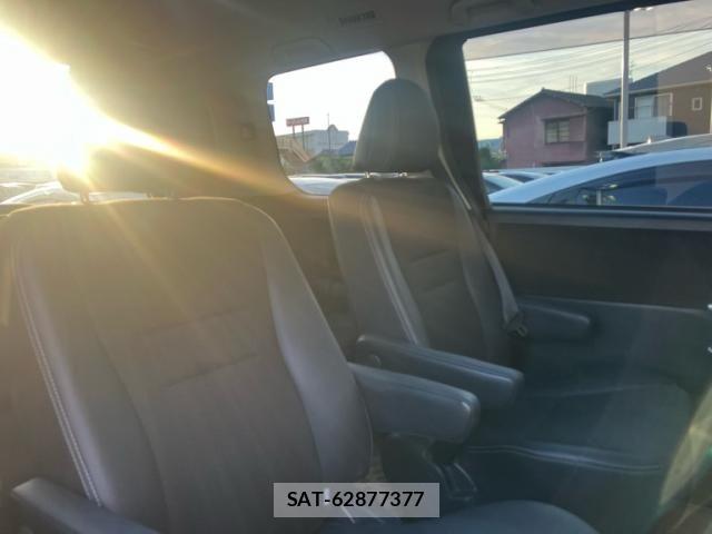 Toyota VOXY 2012-11 8076098-9