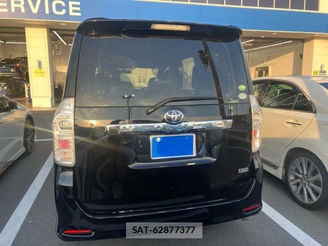Toyota VOXY 2012-11 8076098-3