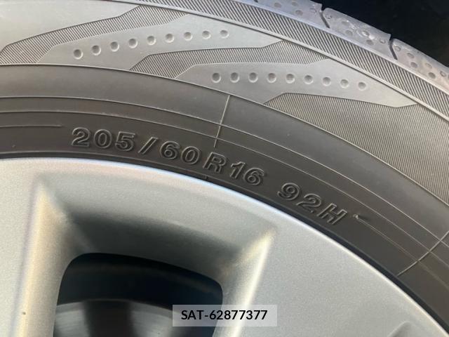 Toyota VOXY 2012-11 8076098-5