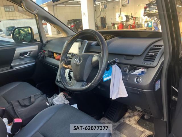 Toyota VOXY 2012-11 8076098-6