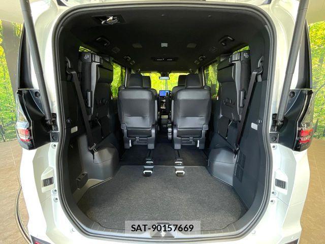 Toyota VOXY 2023-08 8076078-10