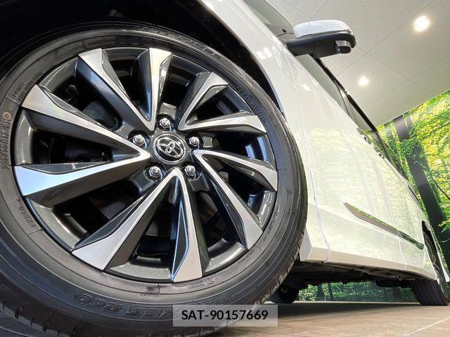 Toyota VOXY 2023-08 8076078-13