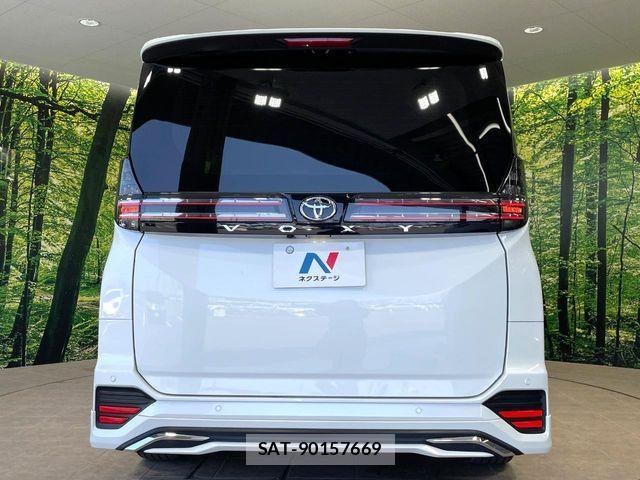 Toyota VOXY 2023-08 8076078-15