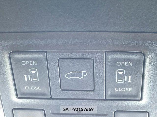 Toyota VOXY 2023-08 8076078-5