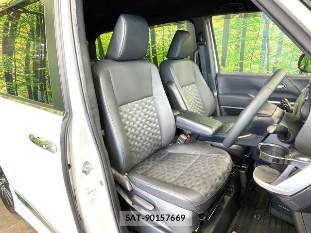Toyota VOXY 2023-08 8076078-7