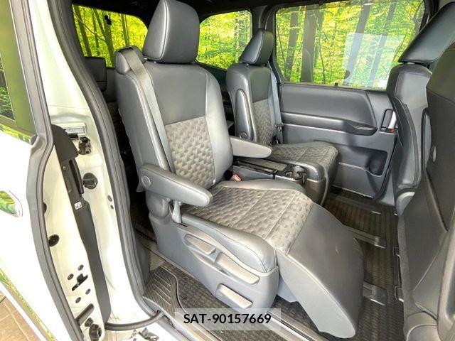 Toyota VOXY 2023-08 8076078-8