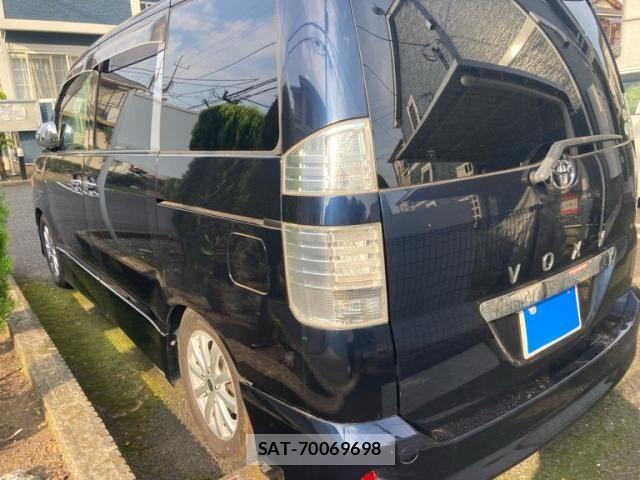 Toyota VOXY 2005-06 8076101-3