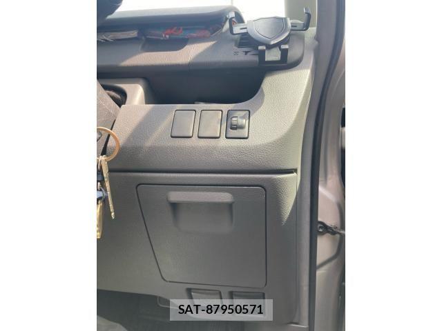 Toyota VOXY 2008-09 8076102-13