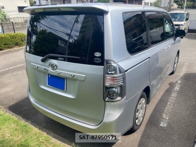 Toyota VOXY 2008-09 8076102-1
