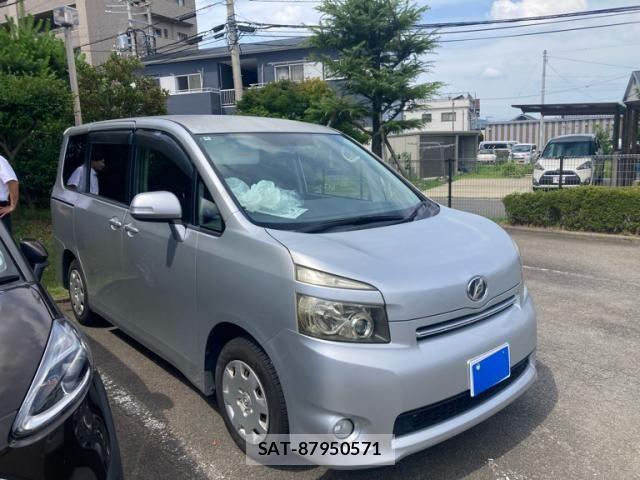 Toyota VOXY 2008-09 8076102-2
