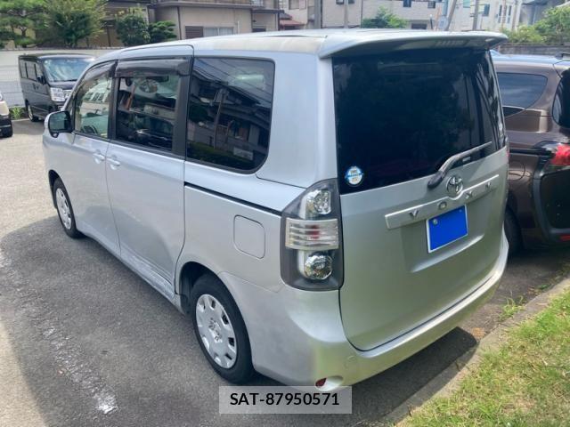 Toyota VOXY 2008-09 8076102-3