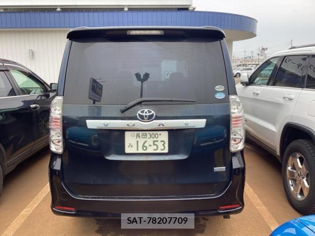 Toyota VOXY 2010-03 8076100-1